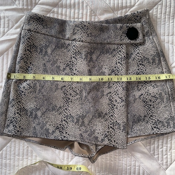Zara Snake skort . Size Small - Picture 6 of 9